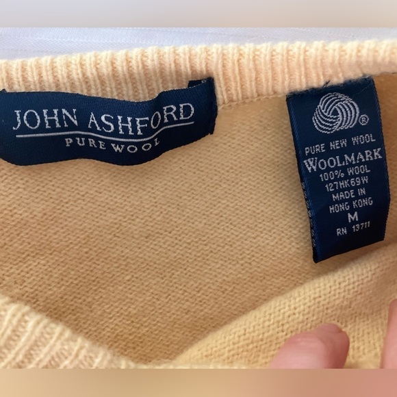 John Ashford Pure Wool 100% Wool Yellow VNeck Long-Sleeved Sweater Size M - Picture 2 of 7